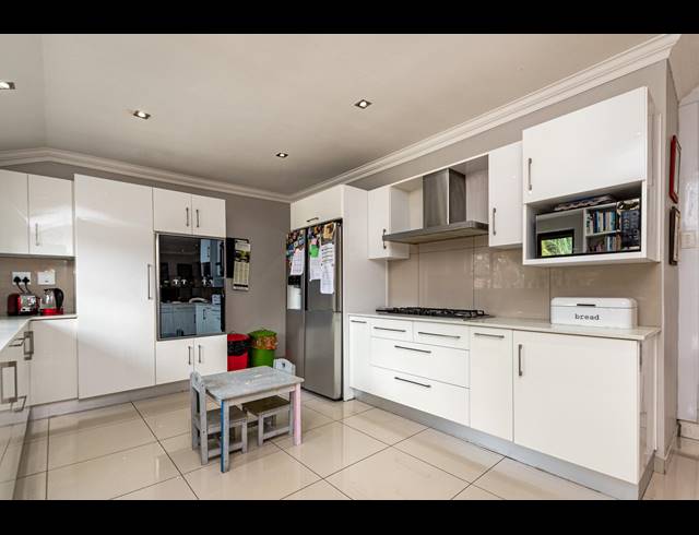 4 BEDROOM HOUSE FOR SALE IN GRAYLEIGH